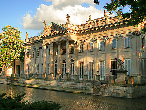 Palais auf dem Wasser Bildansicht Sehenswürdigkeit  